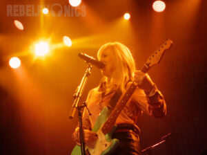 Liz Phair performs at the Ryman Auditorium, Nashville, TN, on 11/27/2003. Photos by Annie Govekar @anniemgo