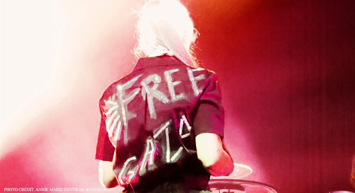 Shirley Manson wearing a shirt that reads "Free Gaza" Photo credit: Annie Marie Govekar @anniemgo